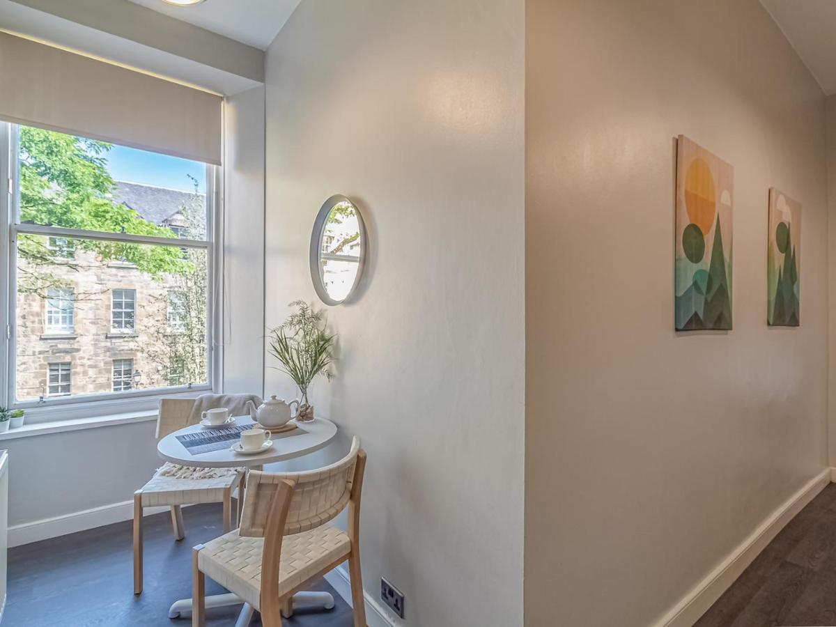 Pass The Keys Spacious And Homely Flat On The Royal Mile Edinburgh Bagian luar foto