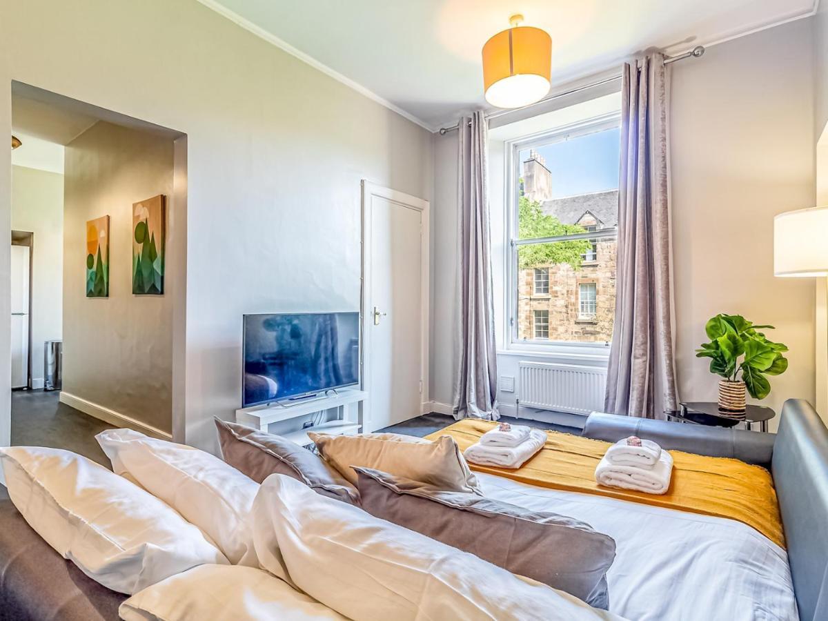 Pass The Keys Spacious And Homely Flat On The Royal Mile Edinburgh Bagian luar foto