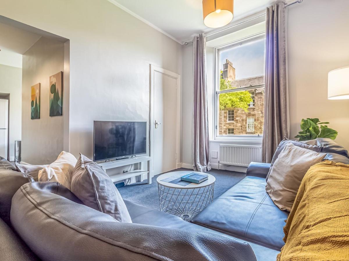 Pass The Keys Spacious And Homely Flat On The Royal Mile Edinburgh Bagian luar foto